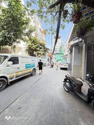 Sốc! Nhà 3 tầng Trần Văn Quang, Tân Bình, 3 phòng ngủ, giá chỉ 3.35 tỷ