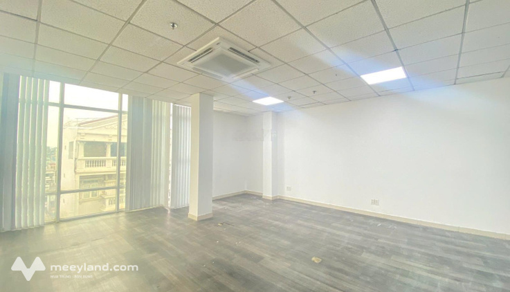 Cho thuê VP Nguyễn Thiện Thuật, Q3, 135m2, sàn suốt, ngăn sẵn 2 phòng, được làm 24/7