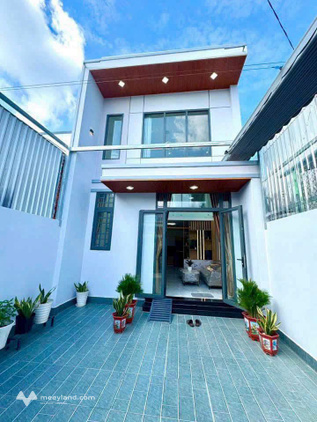 Chốt ngay nhà mới xây 1 trệt 1 lầu tại Phú Tân, Bến Tre, full nội thất xịn