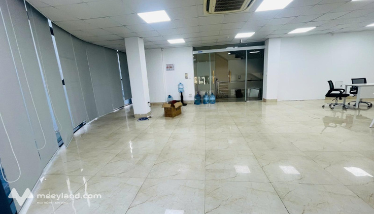 Cho thuê văn phòng giá tốt tại Nguyễn Cơ Thạch, 18 triệu, 120m2 ô góc đỗ xe thoải mái