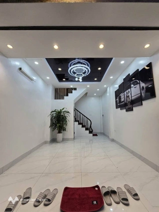 Bán gấp nhà Nguyễn Khoái 5 tầng, giá giảm sâu chỉ còn 5 tỷ