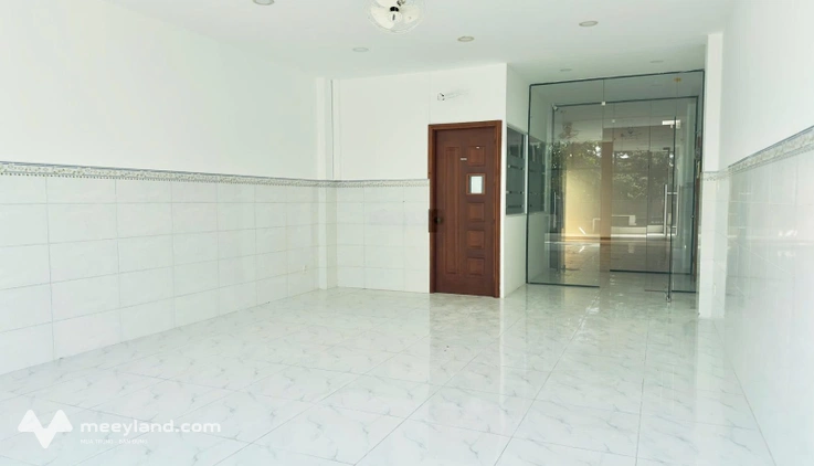 Cho thuê văn phòng kinh doanh Q2, gần UBND Q2. Đường lớn 12m, có hầm để xe, thang máy, WC riêng