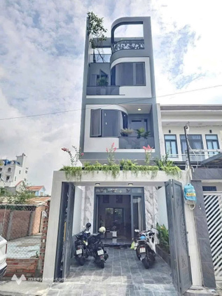 Nhà đẹp 1 trệt 3 lầu Dĩ An, mặt tiền kinh doanh cực đỉnh