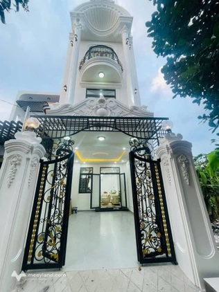 Nhà mới xây 1 trệt 2 lầu ngay chợ đêm phường Thới Sơn, Mỹ Tho