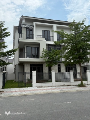 Biệt thự song lập diện tích lớn 280m2, chỉ 12 phút di chuyển tới trung tâm Hà Nội