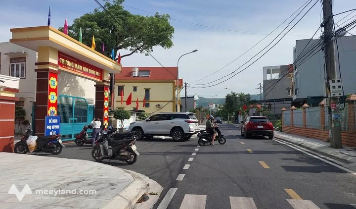 Đất mặt đường trục chính khu phố Đường Ngang, Minh Thành, Quảng Yên