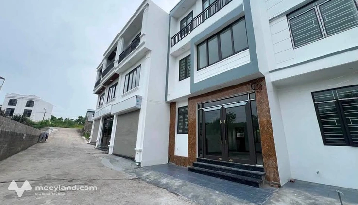 Bán nhà 3 tầng tại khu vực Dốc Giao Thông, Cột 8, Quảng Ninh