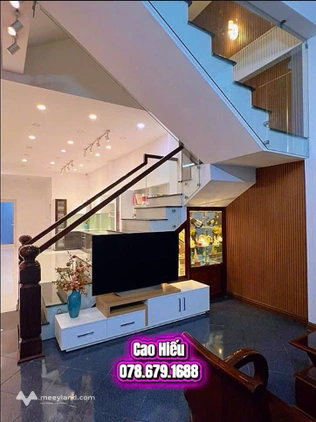 Nhà 3 tầng, 2 mặt tiền Phan Đăng Lưu, Tuy Hòa, giá chỉ 4,7 tỷ