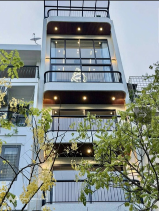 Nhà Tái định cư Phố Trạm, Long Biên | 60m² | 8 tầng | Thang máy | Gara 2 ô tô | Thông tầng