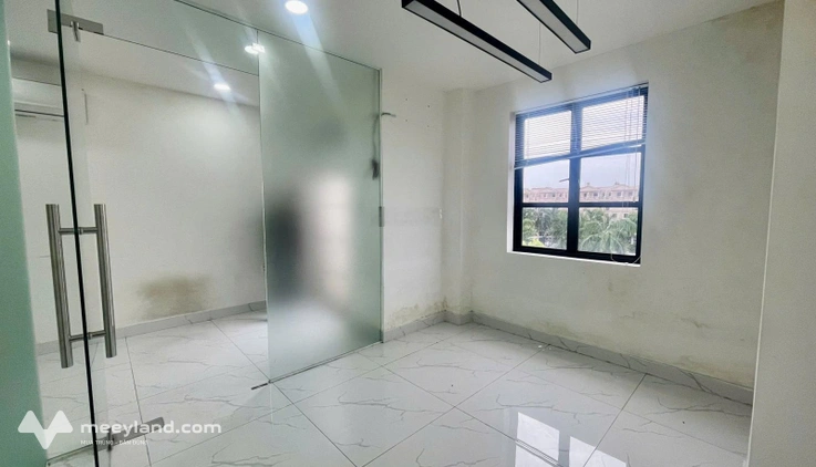 Văn phòng cho thuê CityLand giá 7tr có thang máy ngăn phòng sẵn