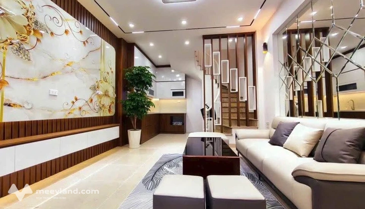 Bán nhà 5 tầng 36m2 tại Hai Bà Trưng, gần các trường Đại học lớn
