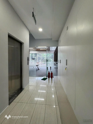 Cho thuê văn phòng full nội thất 27 triệu có lối đi riêng