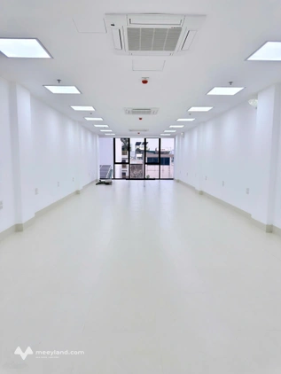 Văn phòng cực đẹp tại 93 Hoàng Văn Thái 100m2 giá chỉ 14.4 triệu/tháng