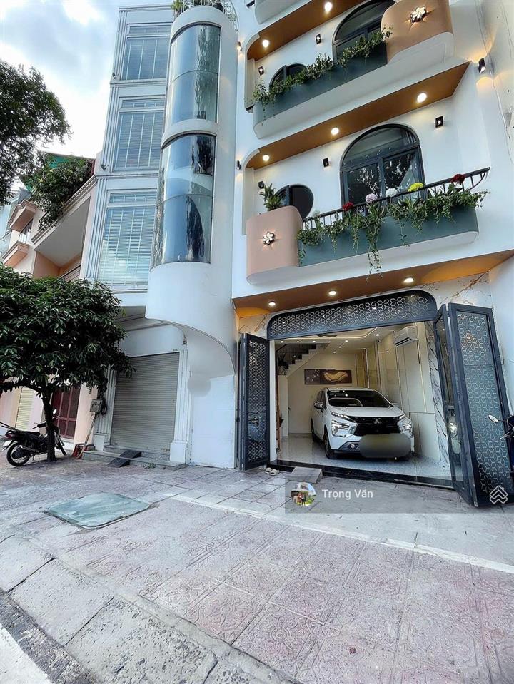 Chỉ 10,55 tỷ mặt tiền trường sa view đẹp nhà mới 5 tầng ngang 4,48m