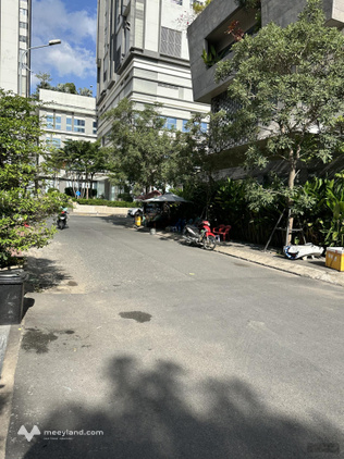 Cho thuê tòa nhà văn phòng tại Khu đô thị Him Lam Kênh Tẻ. Diện tích 10x20m. DT sử dụng 500m2