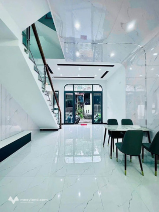 Nhà 3 tầng 44m2 ngang 5m trung tâm Quy Nhơn, sổ hồng riêng