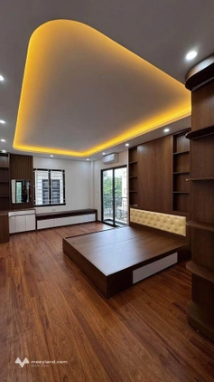 Nhà mới xây 5 tầng phố Văn Cao, Ba Đình, thang máy, lô góc 3 mặt thoáng