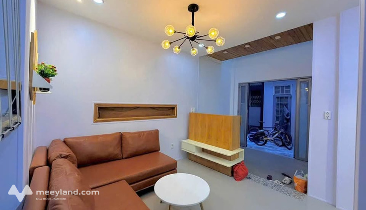 Cho thuê nhà 2 tầng, đầy đủ nội thất tại kiệt Phan Châu Trinh, gần Cầu Rồng