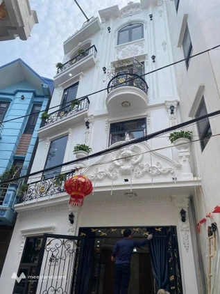 Bán nhà 4 tầng tân cổ điển sang trọng, ngõ ô tô đỗ cửa tại Trần Nhật Duật, Nam Định, giá 2.89 tỷ