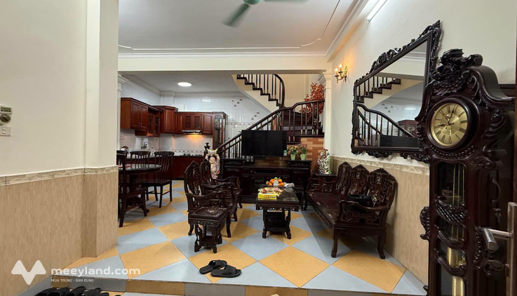 Nhà đẹp Ngọc Khánh, mặt tiền rộng, cách phố 10m, tặng full nội thất