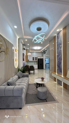 Bán gấp nhà quận 3 ngay Lê Văn Sỹ, ngang 6,2m dài 19,8m, 4 phòng, 3 vệ sinh, 3 tầng