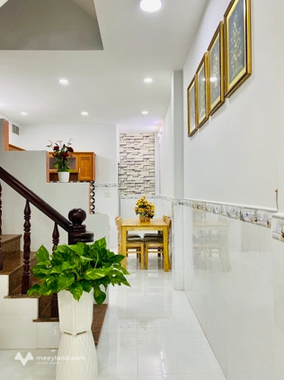 Bán gấp nhà đường Lê Thị Hồng, phường 7, Gò Vấp, 1 trệt, 2 lầu, 1 phòng ngủ, diện tích 4.3m x 14.8m