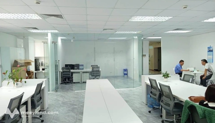 Cho thuê văn phòng Duy Tân - Cầu Giấy | diện tích 150m2 full nội thất giá chỉ 300k/m2