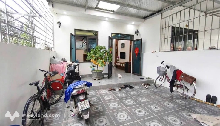 Nhà 2 tầng mới 99% tại Thái Nguyên, sân rộng để 2 ô tô