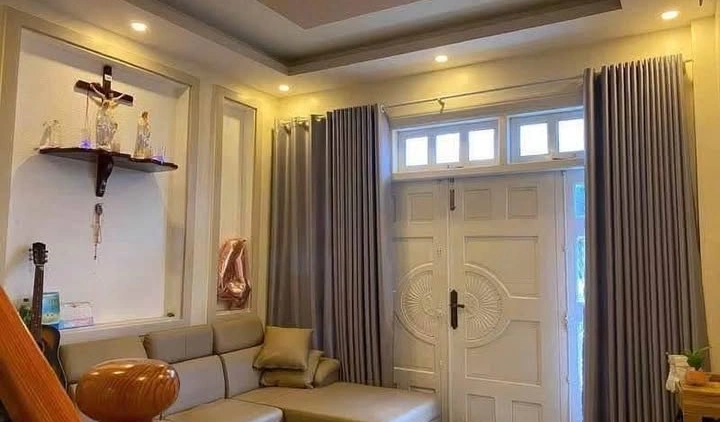 Nhà xây dựng kiên cố 1 trệt 2 lầu tại Triệu Việt Vương, Đà Lạt, giá 5.6 tỷ