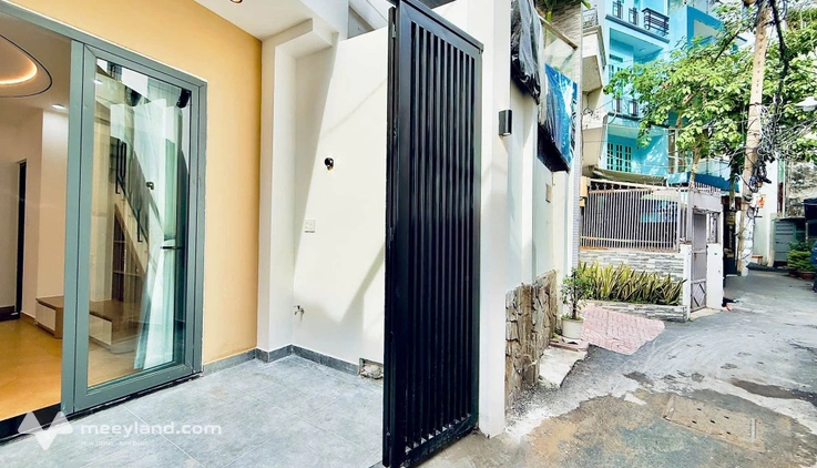 Nhà đẹp 2 tầng cạnh Phan Xích Long, diện tích 42.2m2, hẻm xe hơi thông thoáng