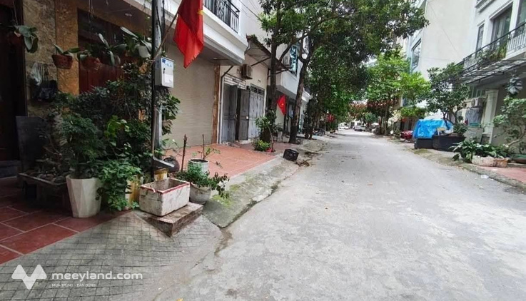 Bán nhà phân lô Văn La, Văn Phú, 50m2, 5 tầng, mặt tiền 5.3m, ô tô tránh