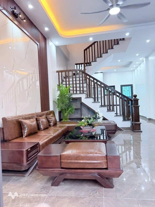 Nhà lô góc 3 tầng Ngọc Châu, Ba Đình, ô tô đỗ cửa, giá 3.5 tỷ