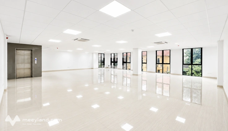 Sàn VP 140m² lô góc phố Trần Duy Hưng, mới keng view phố phường, giá 25 triệu/tháng