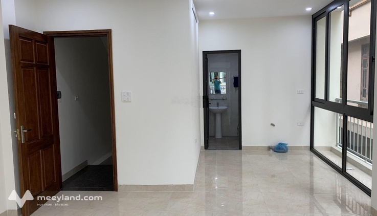 Cho thuê tầng 2, nhà 4 tầng, 2 mặt tiền, 2 ban công cực thoáng