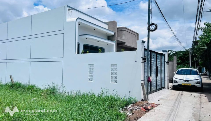 Nhà mới hoàn thiện tại hẻm Sân Bia, Phú Tân, Bến Tre, kế hiện đại, tặng kèm nội thất cao cấp