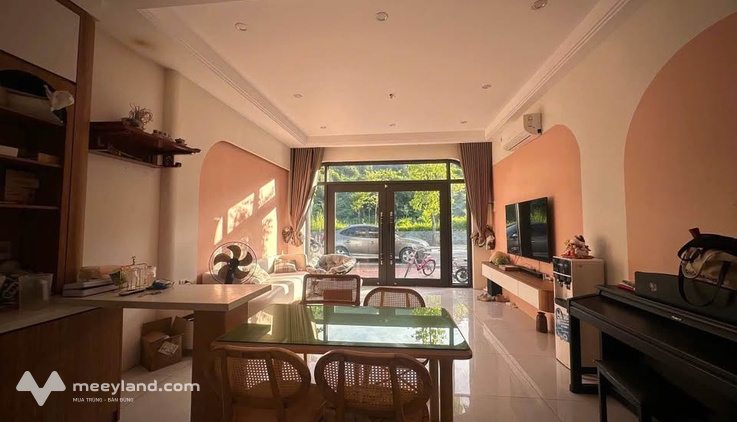 Nhà đẹp view công viên Ca Văn Thỉnh, 100m2, chỉ 2,98 tỷ