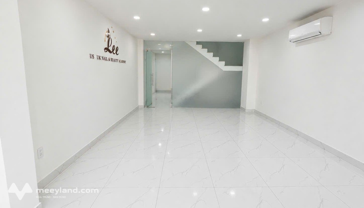 Nguyên sàn lầu 2 giá 11tr diện tích 100m2
