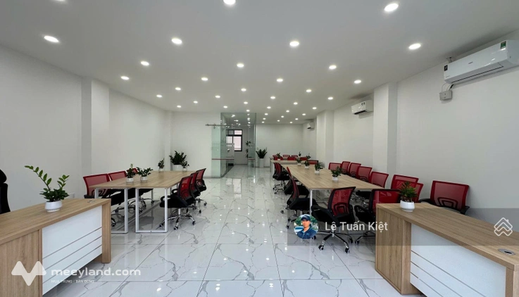 Văn phòng tầng 2 cho thuê giá: 15tr/tháng (bao thuế) mặt tiền shophouse Nguyễn Thị Nhung.