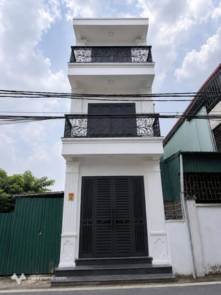 Bán nhà 3 tầng, 65m2 tại Gia Lâm, ô tô đỗ cửa, nội thất đầy đủ, giá 5 tỷ