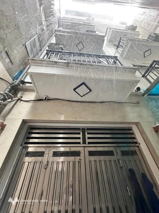 Bán nhà đẹp Cầu Giấy, 34m2, vị trí đắc địa, cách mặt phố lớn chỉ 30m và đặc biệt chỉ cách hồ 15m