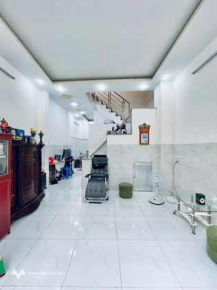 Bán nhà đẹp Cách Mạng Tháng 8, xe hơi đỗ cửa, nở hậu phát tài