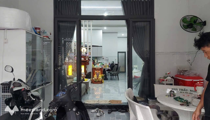 Nhà đẹp Dĩ An 104m2, sát chợ, tặng full nội thất, giá chỉ 3.65 tỷ