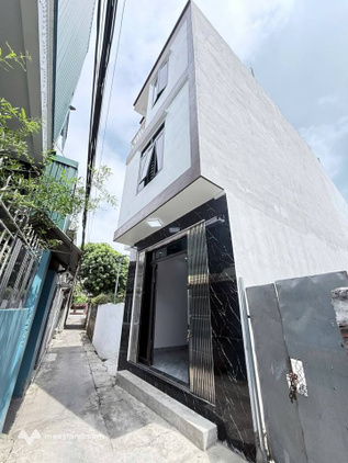 Cần bán gấp căn nhà 3 tầng tại khu dân cư Phú Lạc, xã Phú Xuân, thành phố Thái Bình, giá chỉ 1.75 tỷ