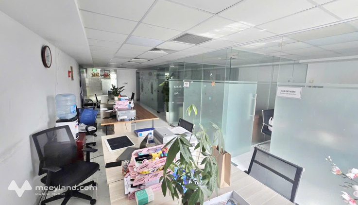 Cho thuê văn phòng view kính siêu đẹp DT 100m2 giá 15.5 triệu mặt đường Giải Phóng - Hoàng Mai