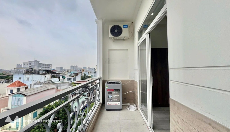 Căn hộ dịch vụ - thang máy - hầm xe - đầy đủ nội thất