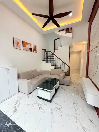 Nhà Tân Mai 40m2, 4 tầng, 3 phòng ngủ, full nội thất, vị trí đẹp