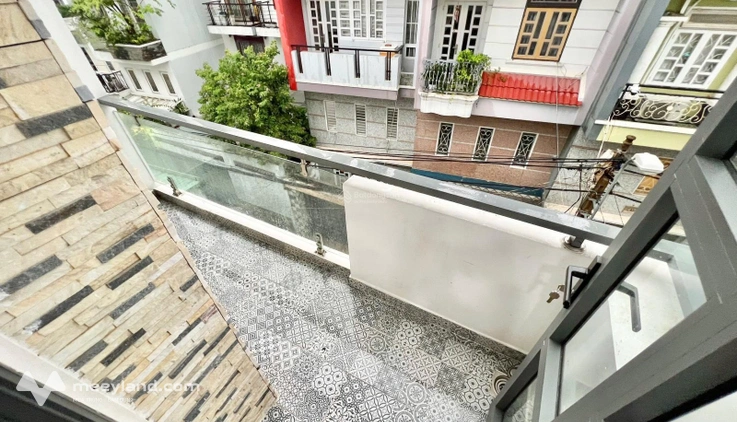 Cho thuê phòng ban công rộng, xa bếp, Nơ Trang Long Bình Thạnh, giá 6tr gần UEF HIU HUTECH VLU