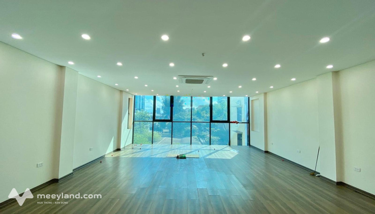 Không thể rẻ hơn - Thái Hà, sàn 100m2 thông từ trước ra sau cần cho thuê gấp giá 12tr