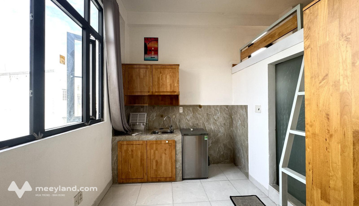 Phòng gác cửa sổ trời full nội thất có thang máy ngay Trần Bình Trọng