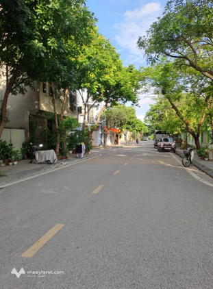 Cho thuê nhà cấp 4 phố Thanh Am, Long Biên, vỉa hè rộng, kinh doanh tốt